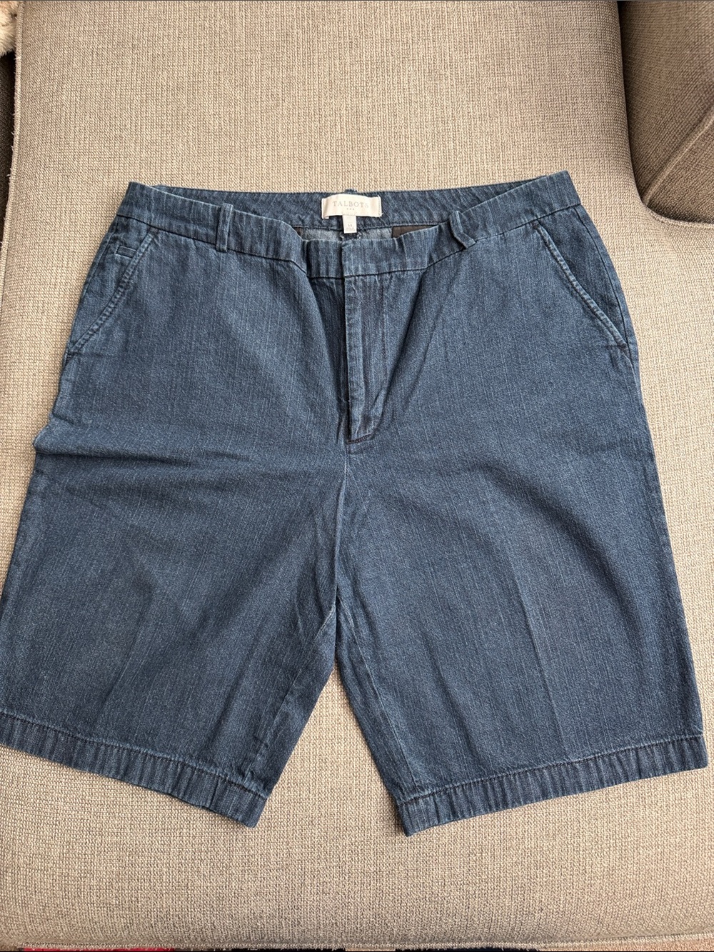 Talbots women’s size 14 denim shorts, great condition!
